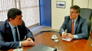 Moro e o secretário Videira durante encontro para acertar o aumento do repasse de fundo de segurança ao MS, em agosto