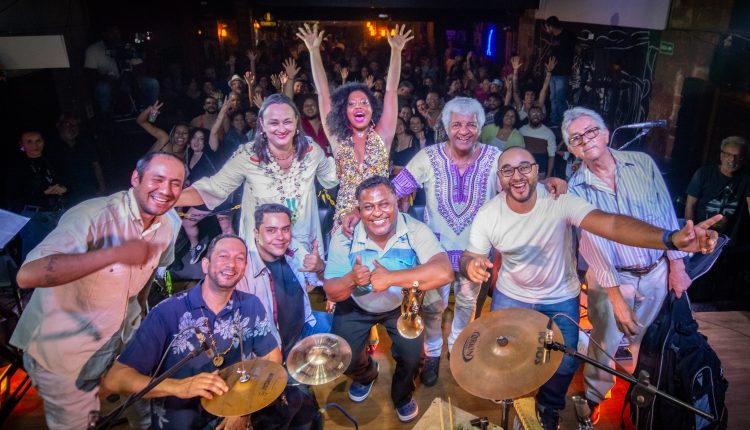 Karô Castanha e banda